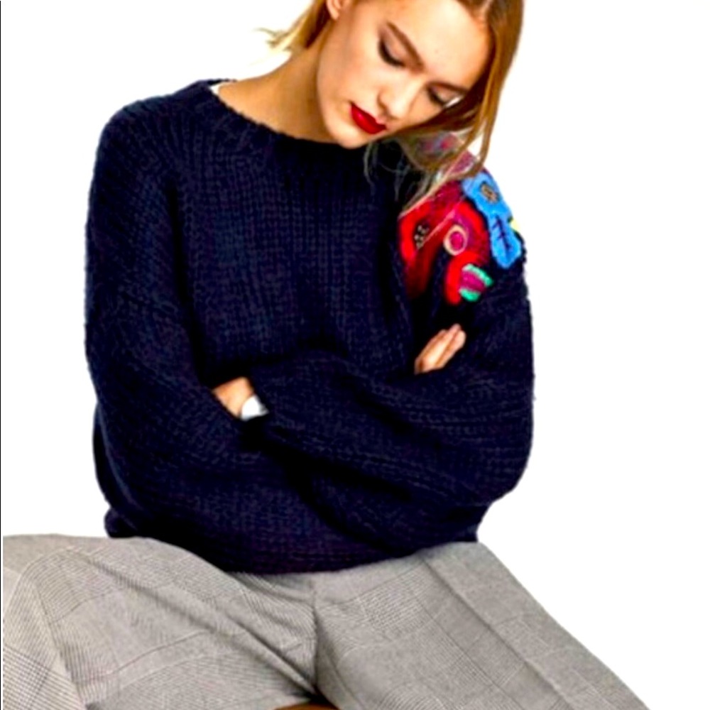 Zara Chunky Navy Knit Sweater w Multicolored Embroidered Flowers. Warm. Soft.